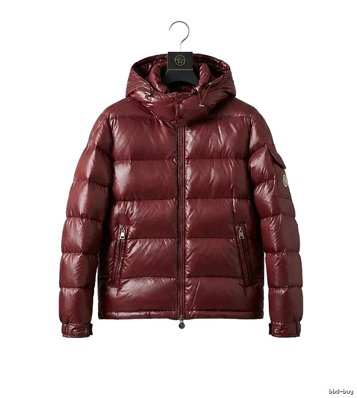 The classic burgundy down jacket of Moncler