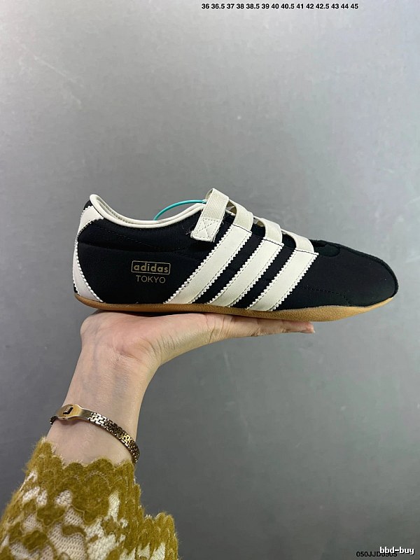 Adidas Black and White Low-Profile Sneakers Featuring Two-Tone Trim
