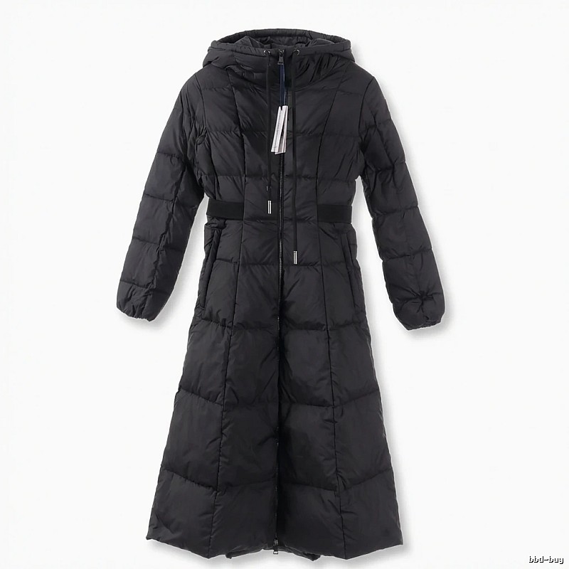 Long black down jacket of Moncler