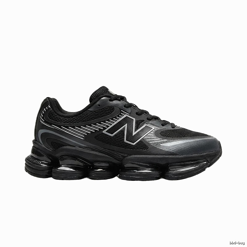 New Balance retro-style black and grey sports shoes