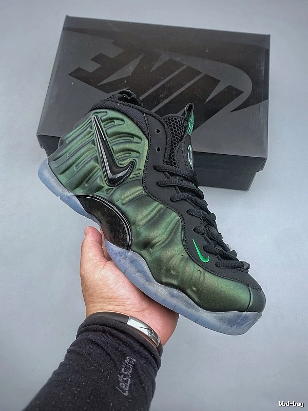 Nike Sculpted High-Tops in Green, Finished with Padded Heel Collar