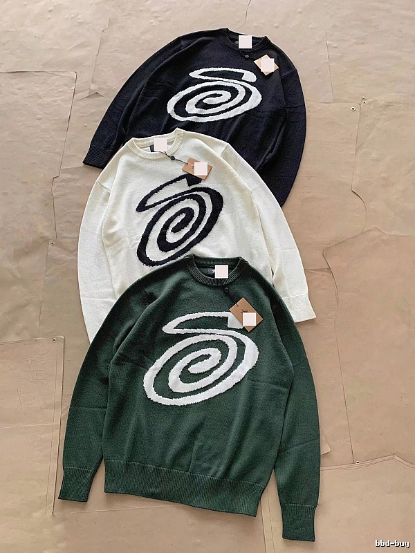 Stussy Green Swirl Graphic SweatShirt Travel Styling