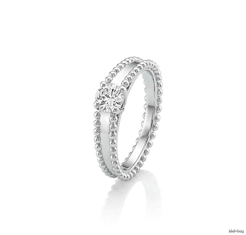 Van Cleef & Arpels diamond minimalist style ring